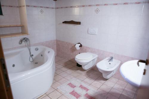 a bathroom with a tub and a toilet and a sink at Cascina Concetta in Pizzo