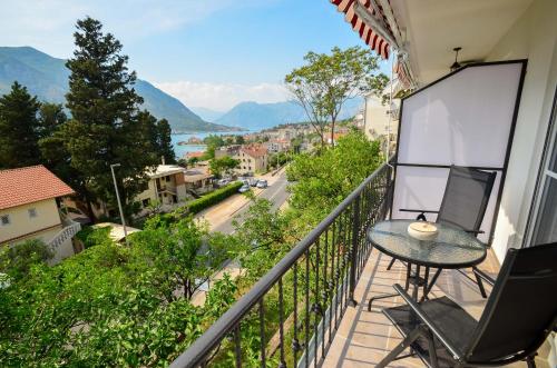 A balcony or terrace at Bay View Apartments
