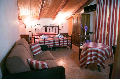 a living room with a couch and two beds at Cascina Concetta in Pizzo