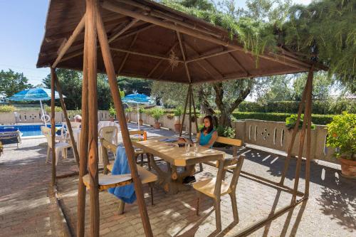 Un restaurante u otro lugar para comer en Hotel Darsena