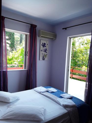 Postel nebo postele na pokoji v ubytování Kaikas Studios & Apartments