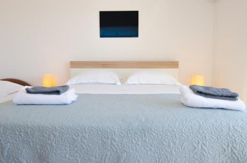 Ένα ή περισσότερα κρεβάτια σε δωμάτιο στο Apartmani Piculo