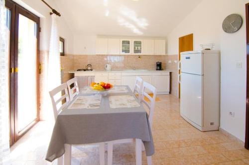 Η κουζίνα ή μικρή κουζίνα στο Apartmani Piculo