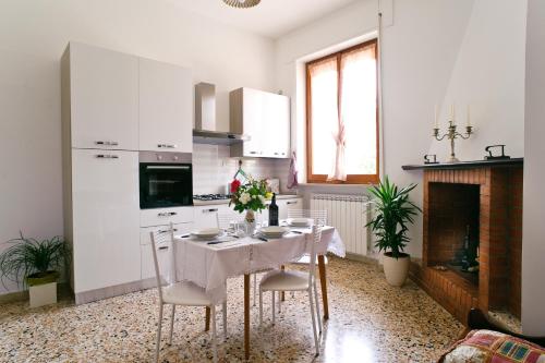Кухня или мини-кухня в La Residenza di Bacco
