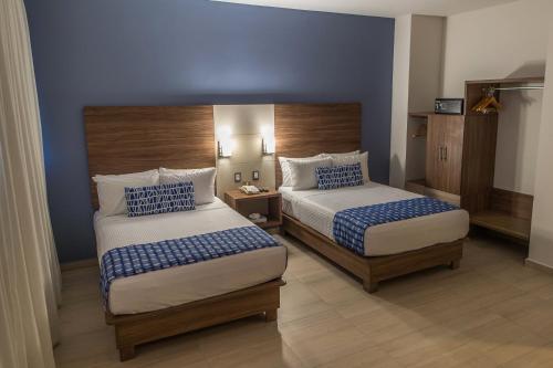 Cama o camas de una habitación en Ocean View Beach Hotel