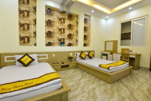 מיטה או מיטות בחדר ב-Hung Vuong Hotel