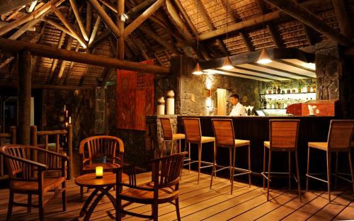 Area lounge atau bar di Constance Sakoa Boutik