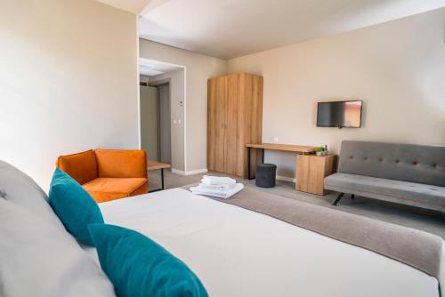 a hotel room with a bed and a couch at Nayino Resort Hotel in Mamaia Nord