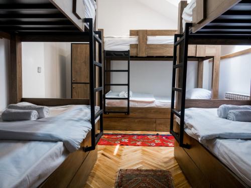 Krevet ili kreveti na kat u jedinici u objektu Balkan Soul Hostel