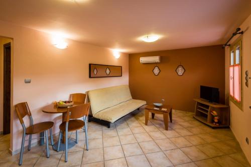 Gallery image of Mazourka in Stavros