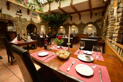 a table in a restaurant with red napkins and wine glasses at Hotel zur Post Kleve in Kleve