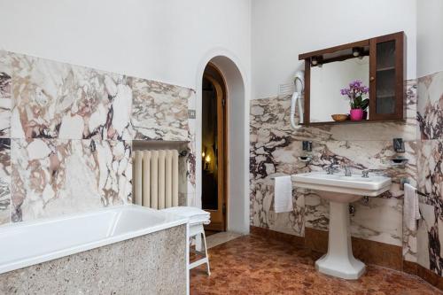 A bathroom at Villa Albertina