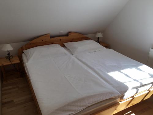 Postel nebo postele na pokoji v ubytování Kellerstöckl Goigner