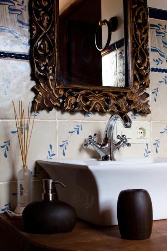 a bathroom sink with a mirror on the wall at Eco-Lodge en la Reserva Privada Campanarios de Azaba - Proyecto de Conservación in Espeja