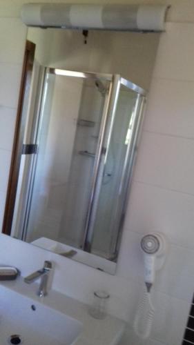 a bathroom with a sink and a mirror at Agriturismo Villa Cascignoli in Roseto degli Abruzzi