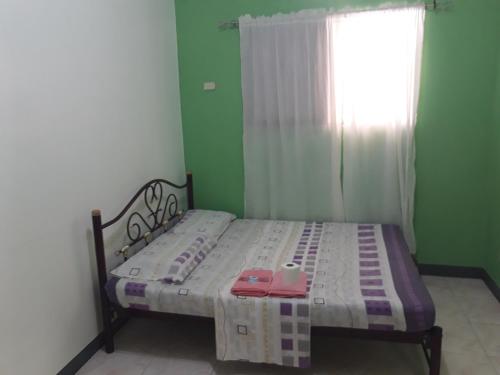 Una cama o camas en una habitación de James Homestay
