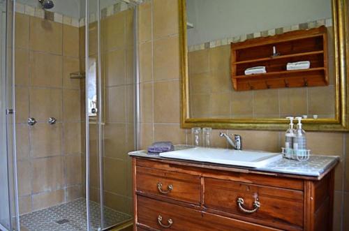 Bilik mandi di Villa Contessa