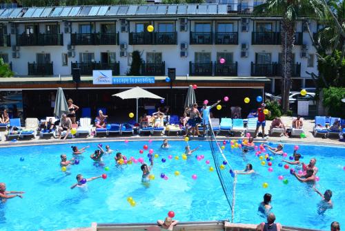 a group of people playing in a swimming pool at Parkim Ayaz Hotel in Gümbet