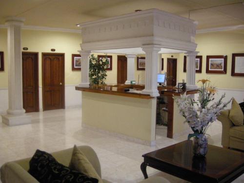 a lobby with a reception desk in a building at Scala Hotel in Lagos de Moreno