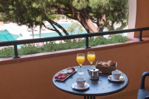 Comida en o cerca de este hotel