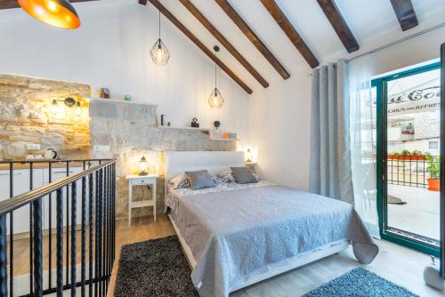 Ein Bett oder Betten in einem Zimmer der Unterkunft Apartments & Rooms Dujam