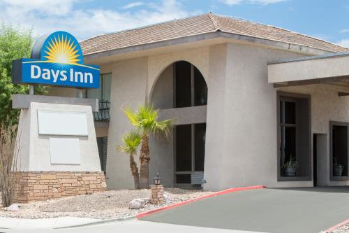a days inn sign in front of a building at Days Inn by Wyndham Lake Havasu in Lake Havasu City