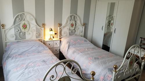 A bed or beds in a room at La Locanda dei Cavalieri Affittacamere