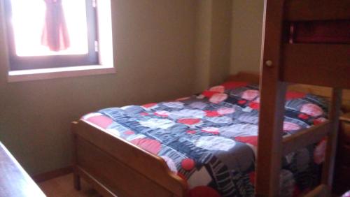 a bedroom with a bunk bed and a window at Residencial Moeda in Coimbra