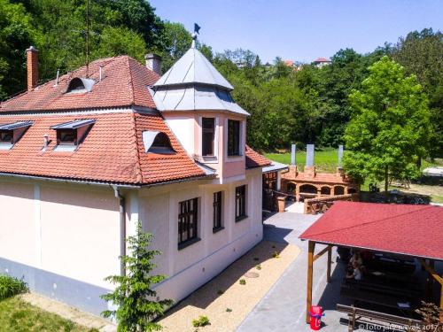 an overhead view of a building with a red roof at Spálený mlýn v Národním parku Podyjí in Znojmo