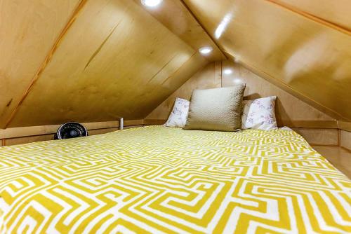 Tempat tidur dalam kamar di Tiny House