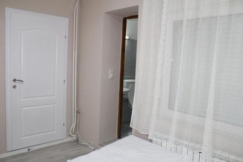 Villa Flora Apartments Krushevoにあるベッド