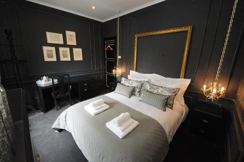 a bedroom with a large bed with black walls at Angra Bed & Breakfast in Angra do Heroísmo