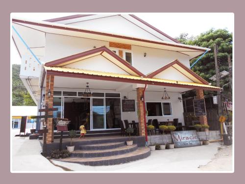 Gallery image of The Miracle Guesthouse & Diving in Koh Tao