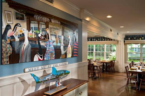 Chatham Wayside Innにあるレストランまたは飲食店