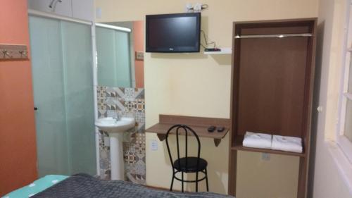 Bilik mandi di Lotus Hotel & Hostel