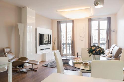 Gallery image of Two Bedroom Luxury Apartment - Balcony with View of Notre Dame in Paris