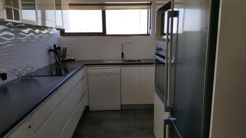Η κουζίνα ή μικρή κουζίνα στο Banyandah Towers