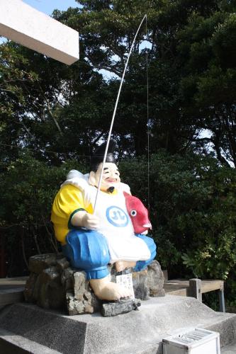 a statue of a boy sitting on a rock holding a spear at Tabinoyado Ushionoakari Geiboso in Shima