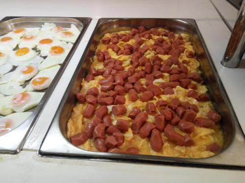 ホテルの敷地内または近くでの食事または食べ物