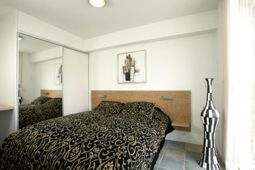 a bedroom with a bed and a large mirror at Enjoy Resorts Rømø in Rømø Kirkeby
