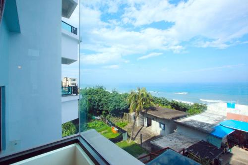 a view of the ocean from a building at Water Ripple in Yanliau