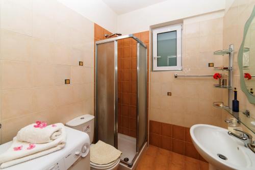 Bilik mandi di Alkistis Villa