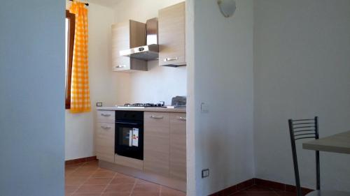 a kitchen with a stove and a counter top at Il Chiosco Giallo in Capalbio