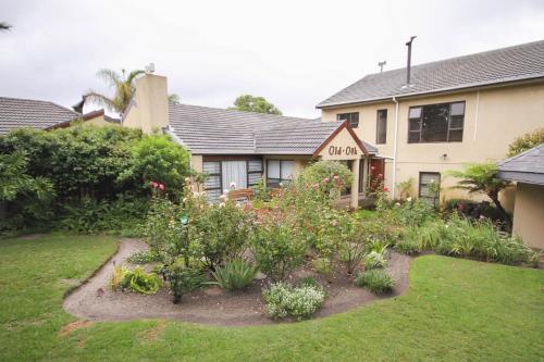 a garden in front of a house at Old Oak Guest House in Bellville
