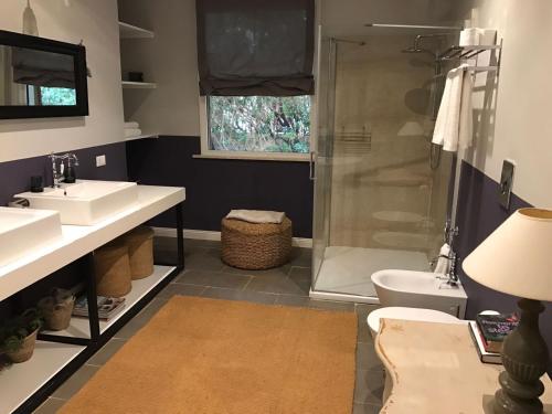 a bathroom with two sinks and a shower at B&B Le Biciclette in San Vito lo Capo