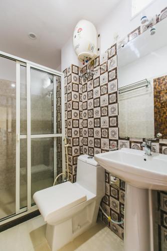 a bathroom with a toilet and a sink at Hotel Platinum in Kolkata