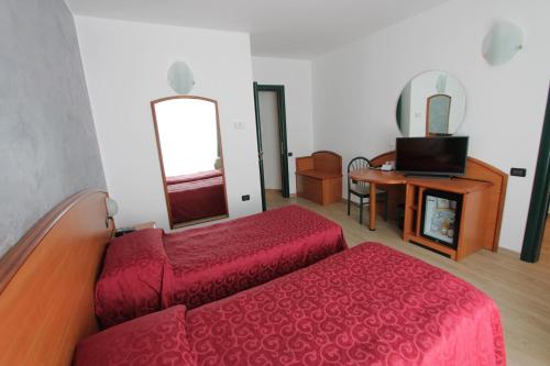 Ένα ή περισσότερα κρεβάτια σε δωμάτιο στο Hotel Europa