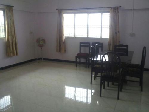 Ruang duduk di Hill Top Villa