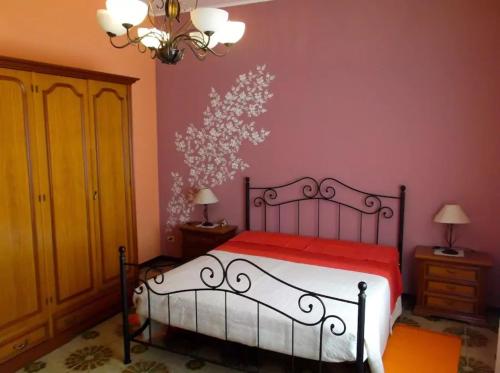 Giường trong phòng chung tại La Valle dell'Etna