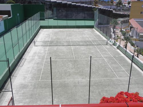 Tennis and/or squash facilities at First Line Beach Apartment with Ocean View La Arena or nearby